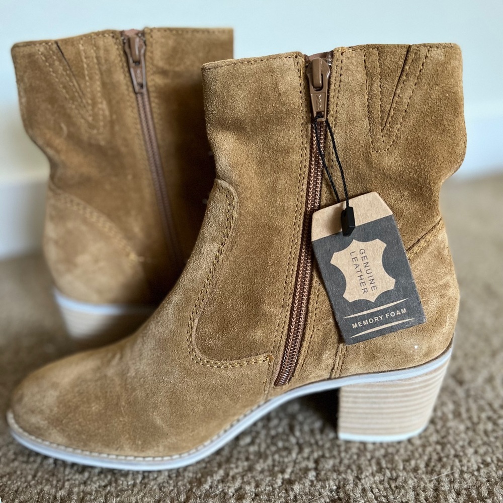 Crevo brown suede boots! New with tags